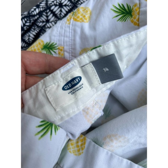 Old Navy Pineapple Print Shorts 14‎ - Picture 5 of 6